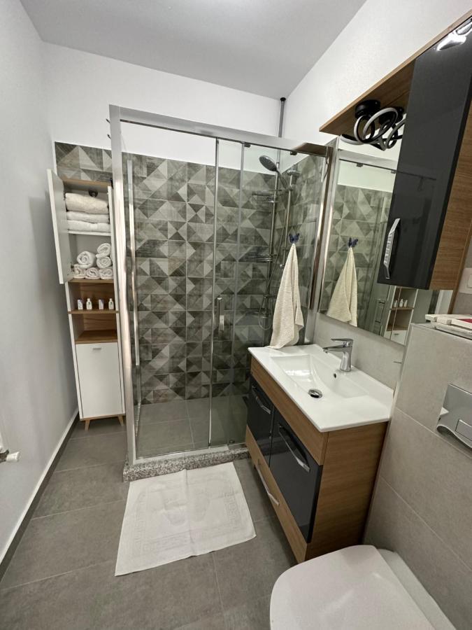 Glamart Apartment Craiova Exteriör bild